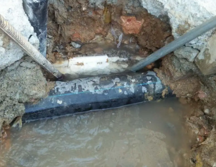 钟楼测漏水之水管漏水
